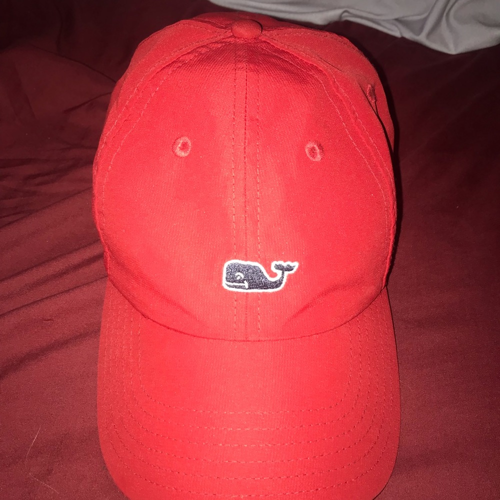 Red vineyard vines sports hat
